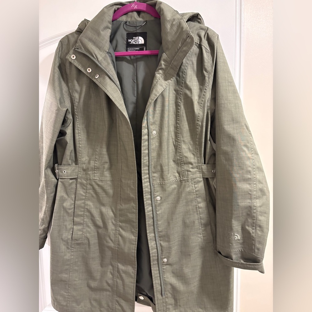 The North Face Forest Green Women's waterproof Jacket with removable hood. M
100